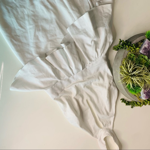 BEBE Ruffle Mini High Neck cut out key hole dress - Picture 6 of 6